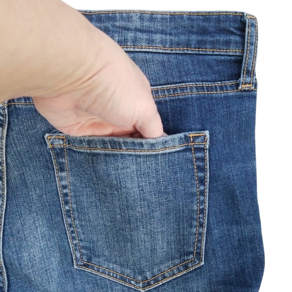 GAP‎ Women's Frayed Hem Crop Kick Jeans Size 8/29 - Picture 8 of 12